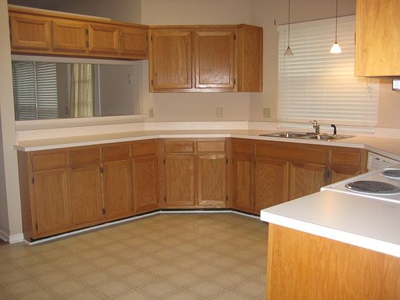 5th image of 413 Barkley Ct