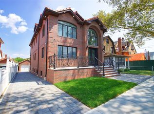 4335 189th St, Flushing, NY 11358