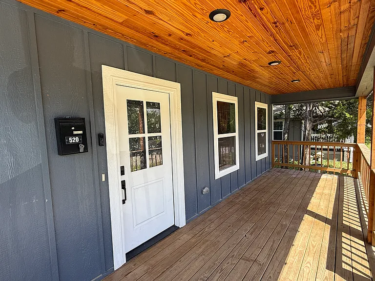 520 N Xenophon Ave — Photo 2