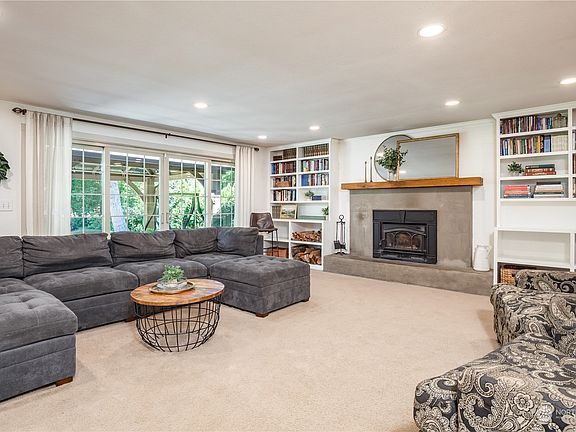 4th image of 3021 138th Street E