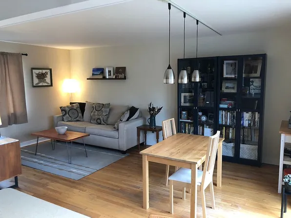 1795 Hideaway Ln, Ann Arbor, MI 48105