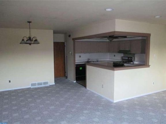 4th image of 11919 Alberta Dr