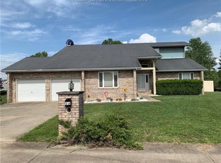 146 Willard Cir, Hurricane, WV 25526