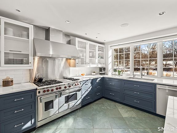 4th image of 77 Golf Lane