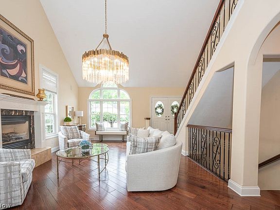 4th image of 6838 Twin Oaks Ct