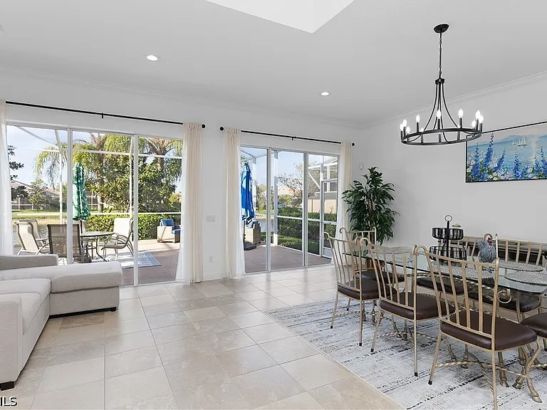 7983 Valentina Ct — Photo 12