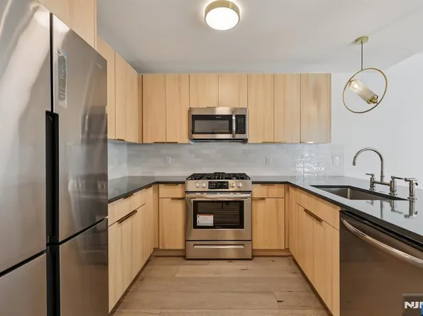 348 Baldwin Ave #209, Jersey City, NJ 07306