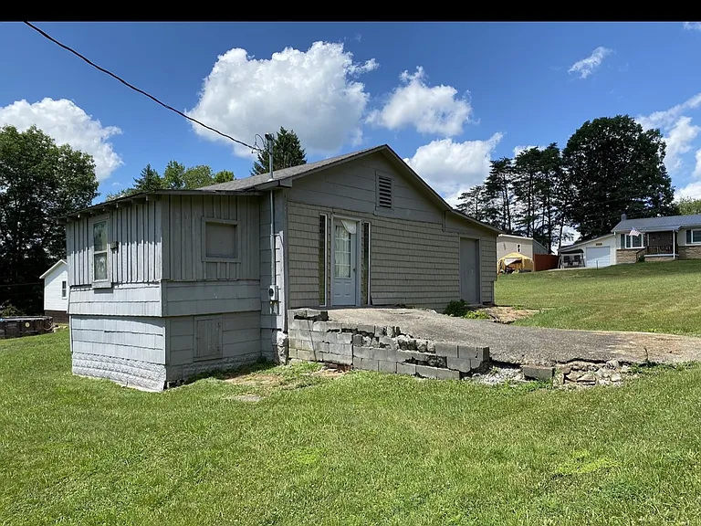 598 Brown Ave — Photo 13