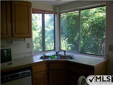 5th image of 1041B Canterbury Dr