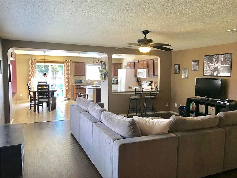 1st image of 112 Ellicott Dr