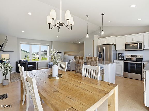 2nd image of 6058 W Prairiewood Dr
