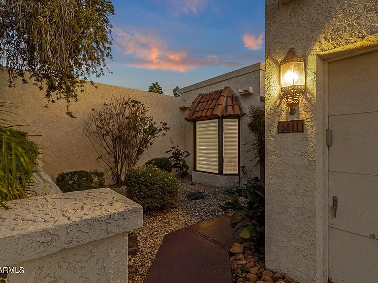 4611 E Desert Dr — Photo 6