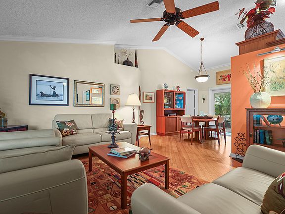 4th image of 396 REDWOOD Lane