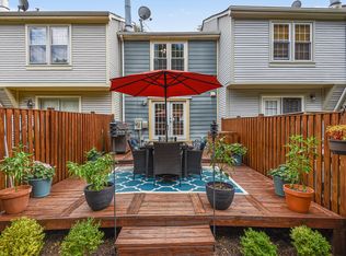 6318 Chimney Wood Ct, Alexandria, VA 22306