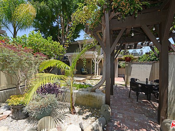 3rd image of 2133 Holly Dr