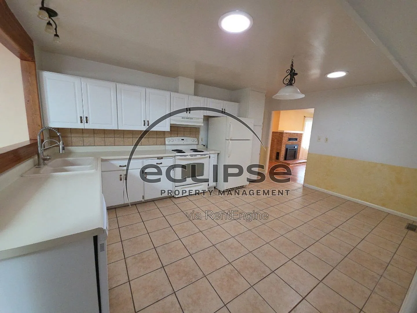3 bed, 2.0 bath, 1928 sqft, $2,100 — Photo 3