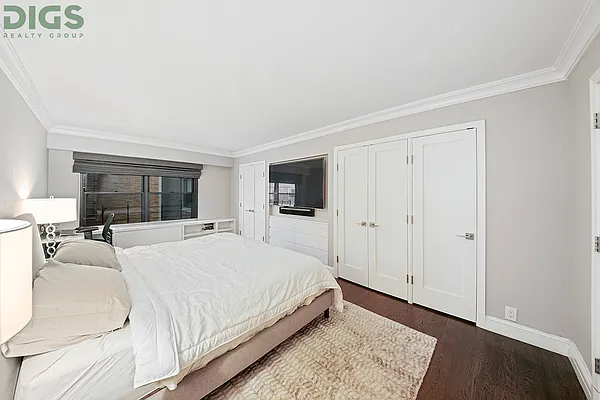 Sold by Digs Realty Group | media 4