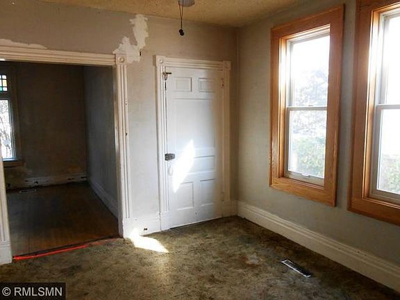 3rd image of 84 Jessamine Ave W