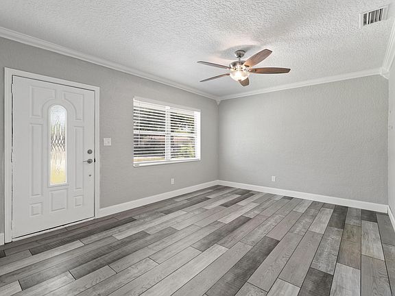 5th image of 10539 Akers Dr N