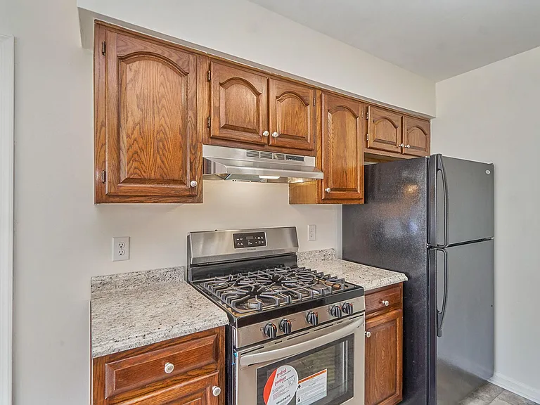 1221 Garth Ct — Photo 8