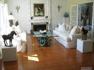 31 Beverly Rd, Great Neck, NY 11021