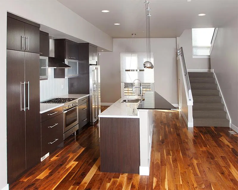 2501 Bryant St — Photo 2