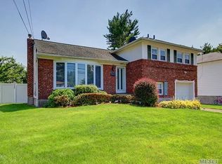33 Tudor Rd, Hicksville, NY 11801