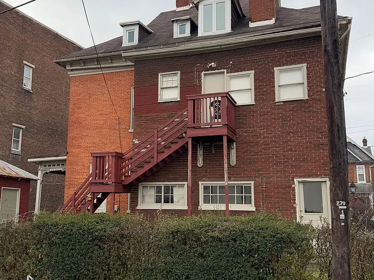 17 N Earl St — Photo 3