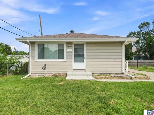 1610 SW 8th St, Lincoln, NE 68522