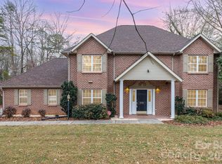 570 29th Avenue Dr NW, Hickory, NC 28601