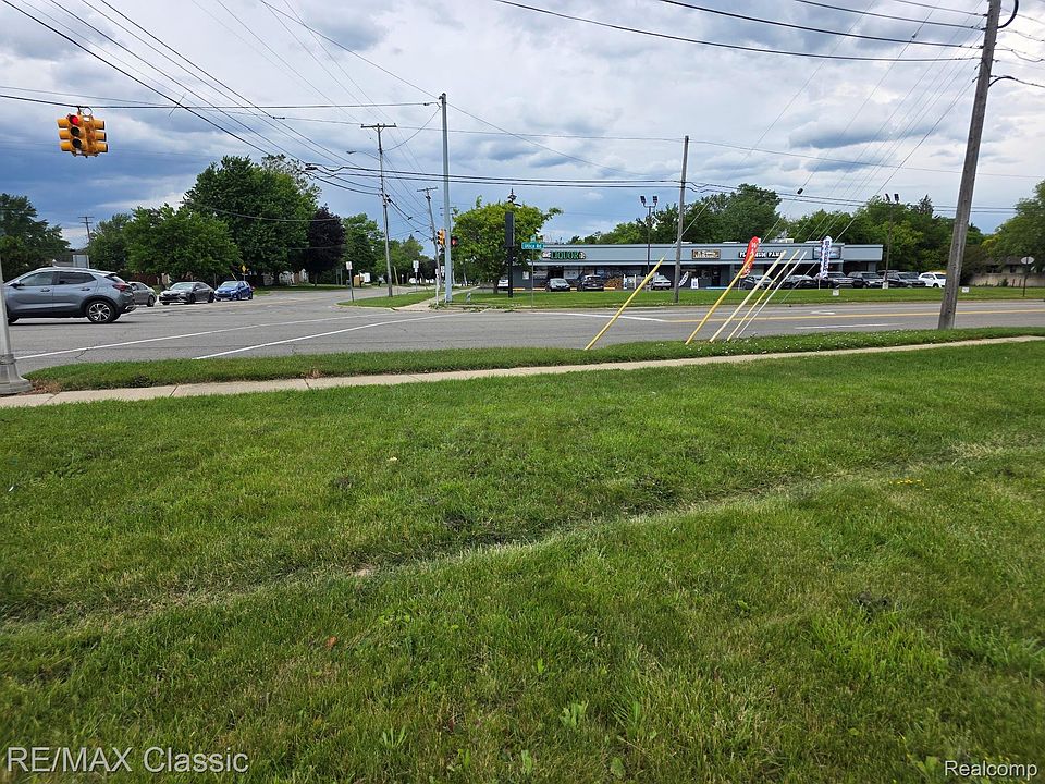2nd image of 30006 Utica Rd