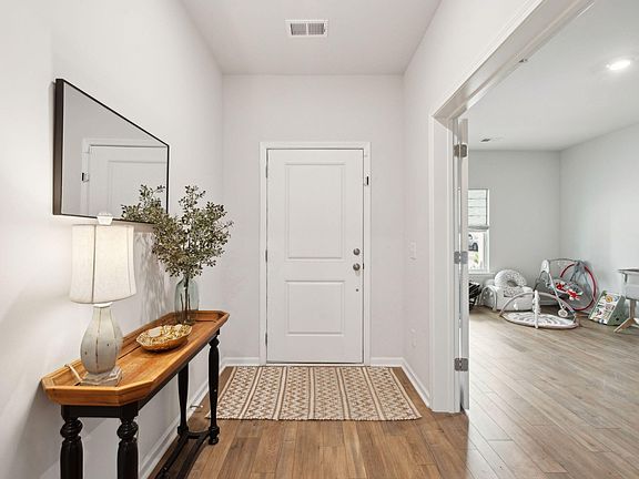 5th image of 178 Garden Lily Ln