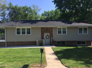 207 Maple Dr, Smithville, MO 64089