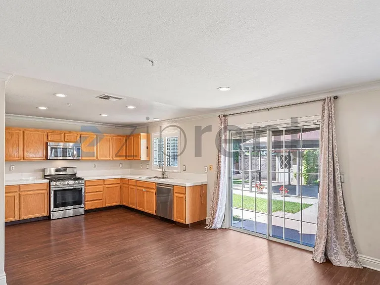 1366 Jayhawk Ln — Photo 12