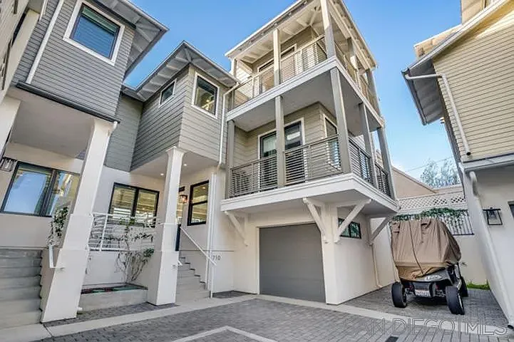 4 bed, 4.5 bath, 2344 sqft, $32,500 — Photo 4