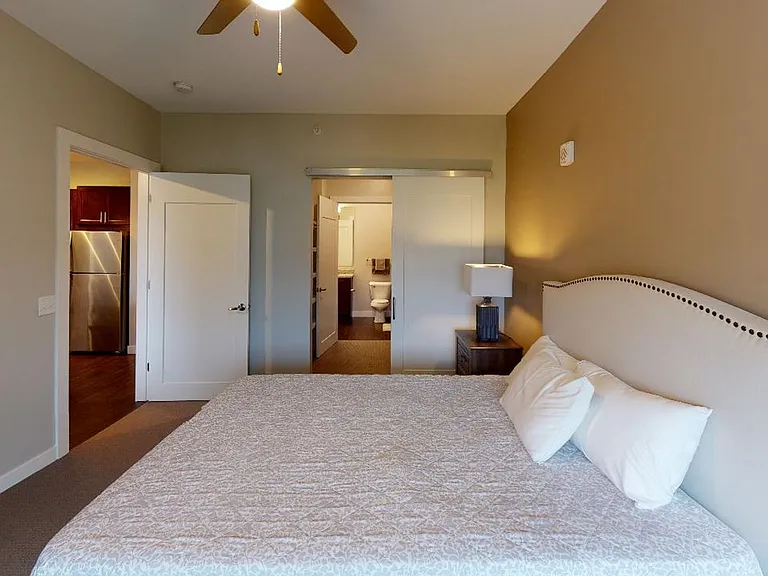 Red44 Luxury Apartments | Specials Available — Photo 59