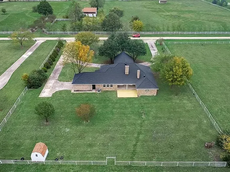3403 County Road 1157 — Photo 26