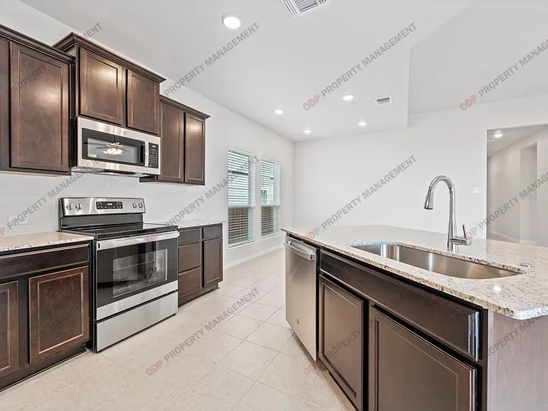 2221 Chia Ct — Photo 3