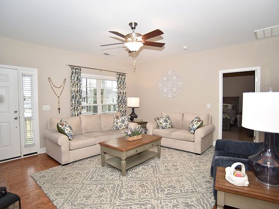 3rd image of 202 Roscoe Dr