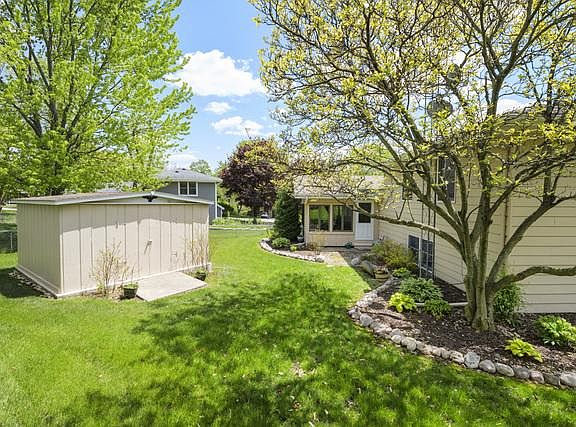 4th image of 102 Crabapple Ln