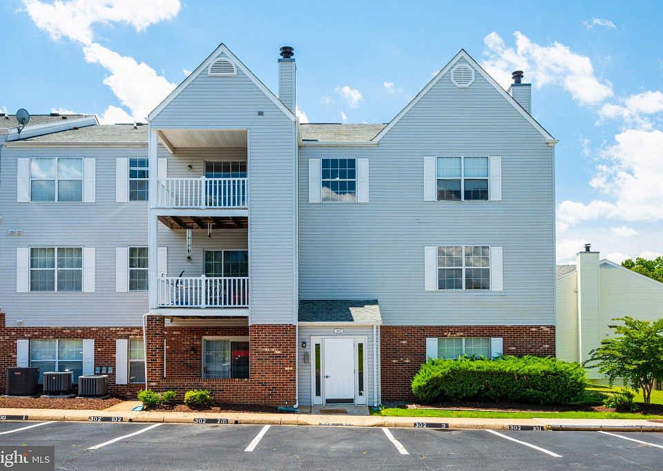 1st image of 302 Grosvenor Ln APT 201