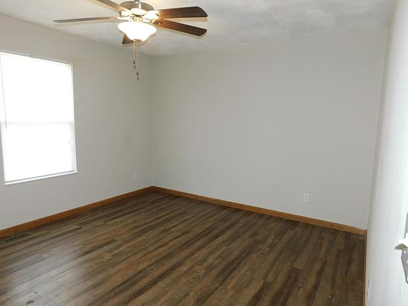 4th image of 134 Autumn Pine Dr