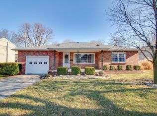 220 2nd St, Carrollton, IL 62016