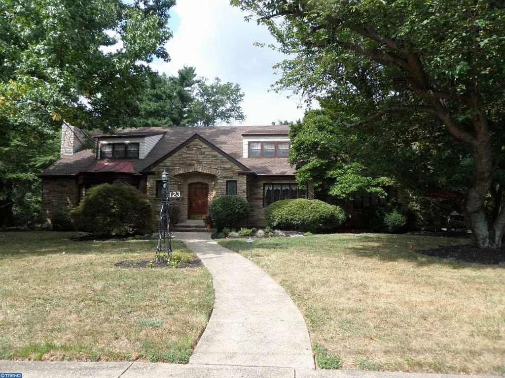123 Renfrew Ave photo 1