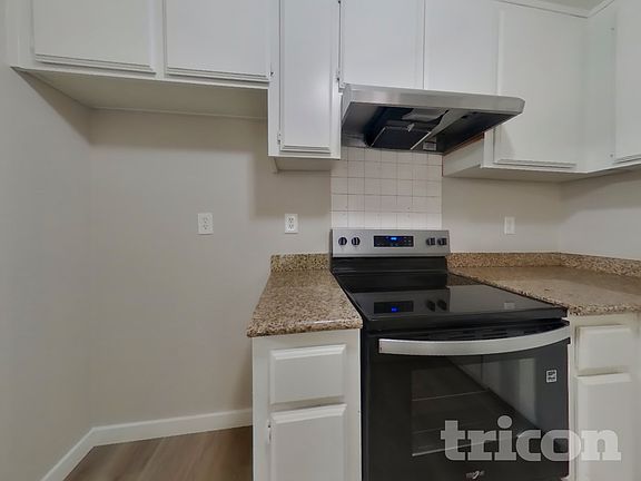 5th image of 810 Yosemite Way