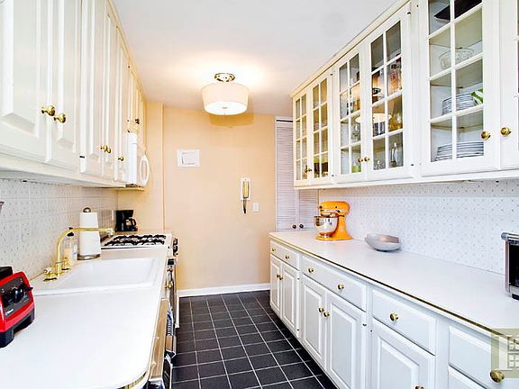 4th image of 500 E 83rd St APT 11G