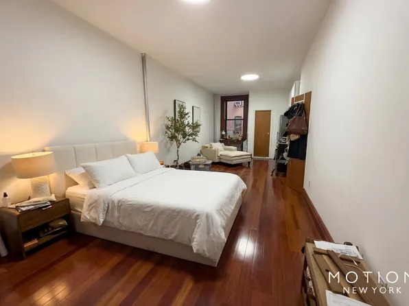 1257 Park Avenue image 1 of 4