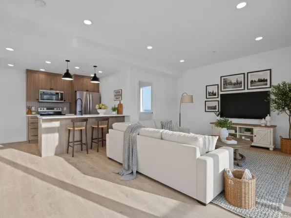 201 Dogwood Dr #205, Ladysmith, BC V9G 1S8