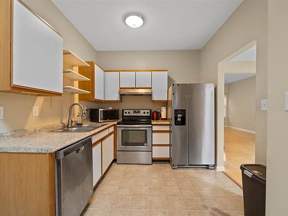 3rd image of 207 Quarter Trl APT A