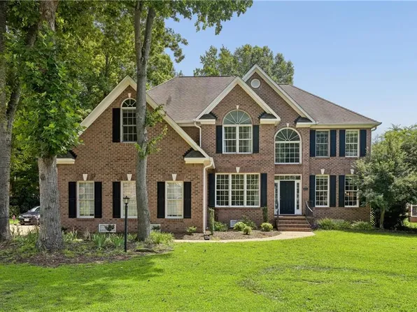 20711 Creekside Dr, Smithfield, VA 23430